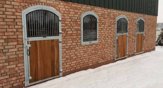 STALDDØR MED VINDUE OG BUE (To-delt)