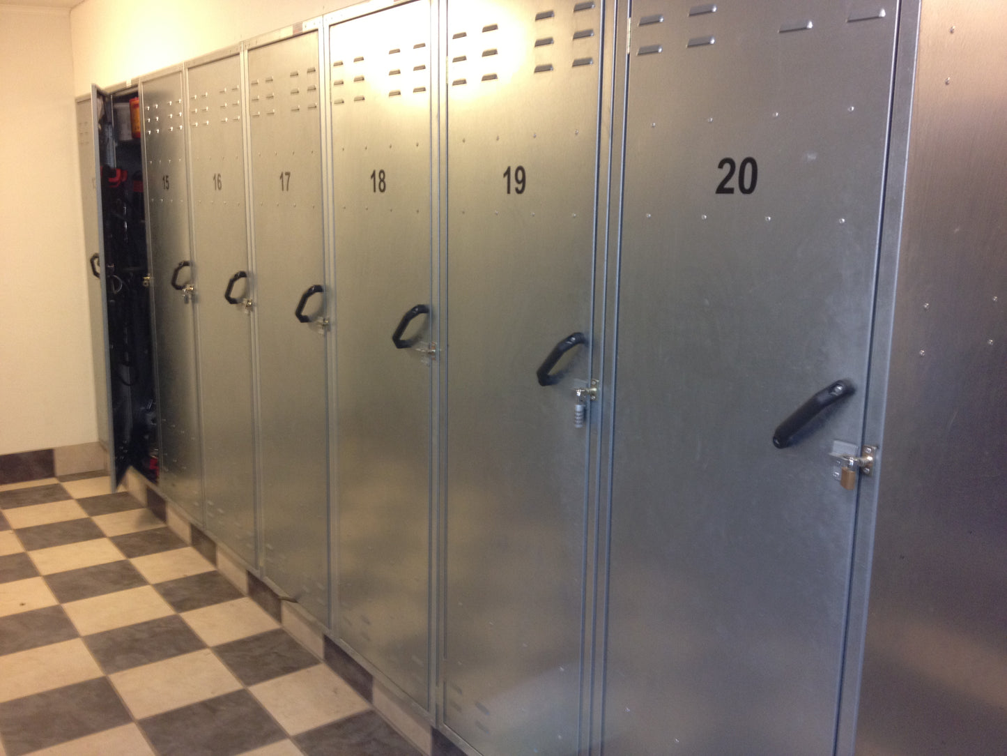 SADELSKAB (150x60x60) USAMLET