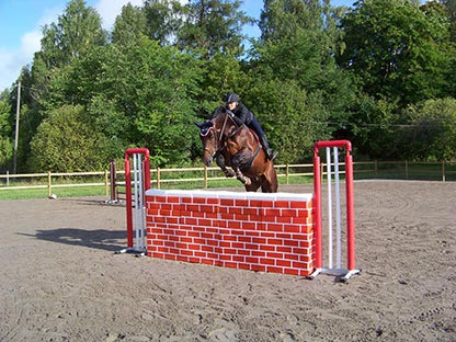 MUR MED VINGESTØTTER (m. bom)