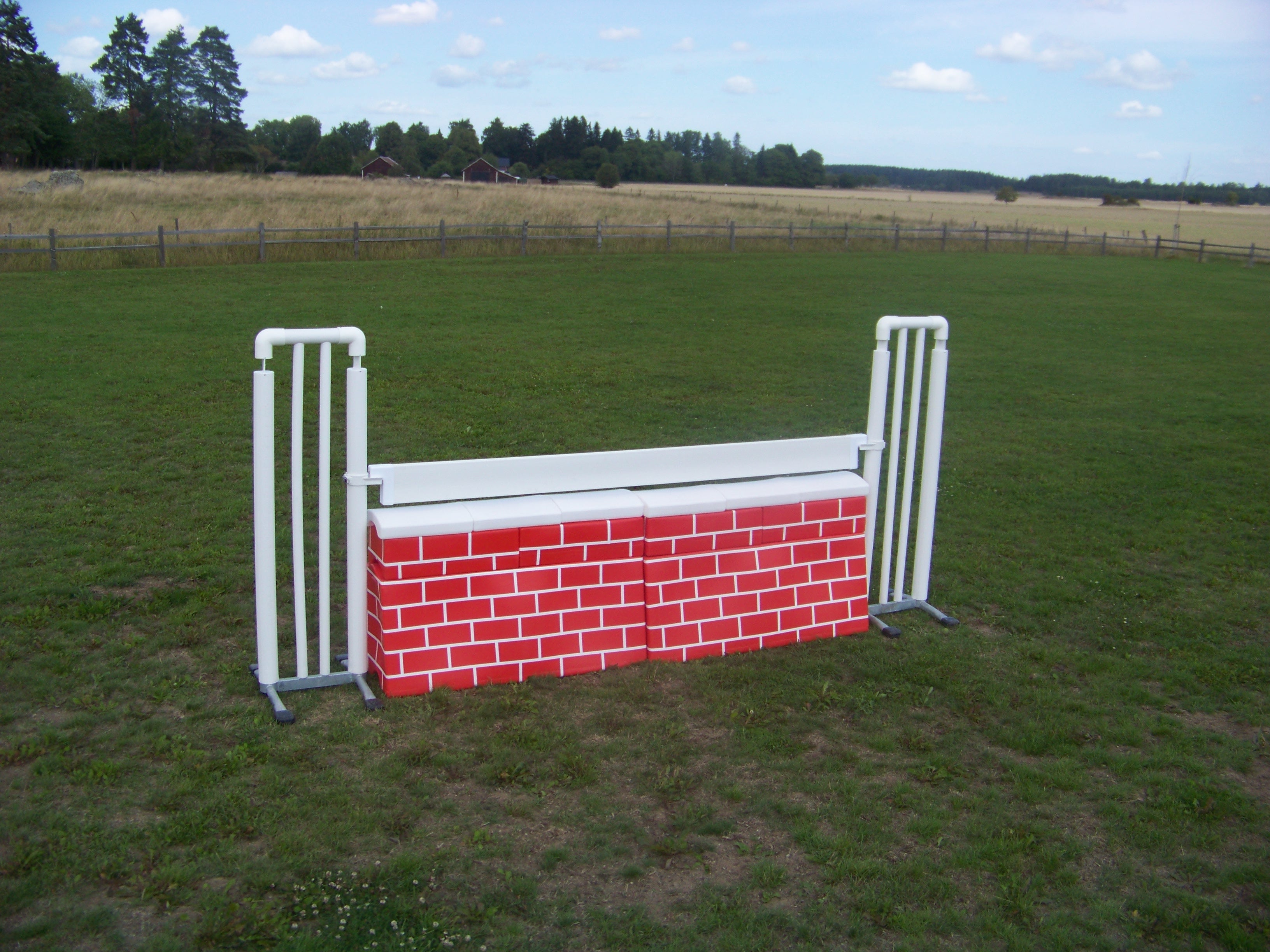 MUR MED VINGSTØTTER (m. planke)