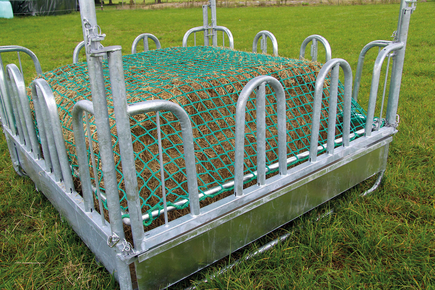 FODERBEHOLDER MED FAST BUND (12 ædepladser)